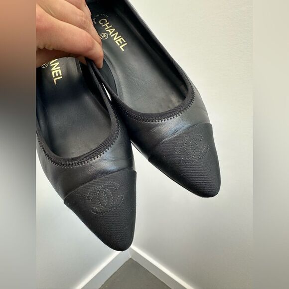 Chanel Black Lambskin Leather Interlocking CC Pointed Toe Chain Loafer Size 39.5 - Picture 14 of 15